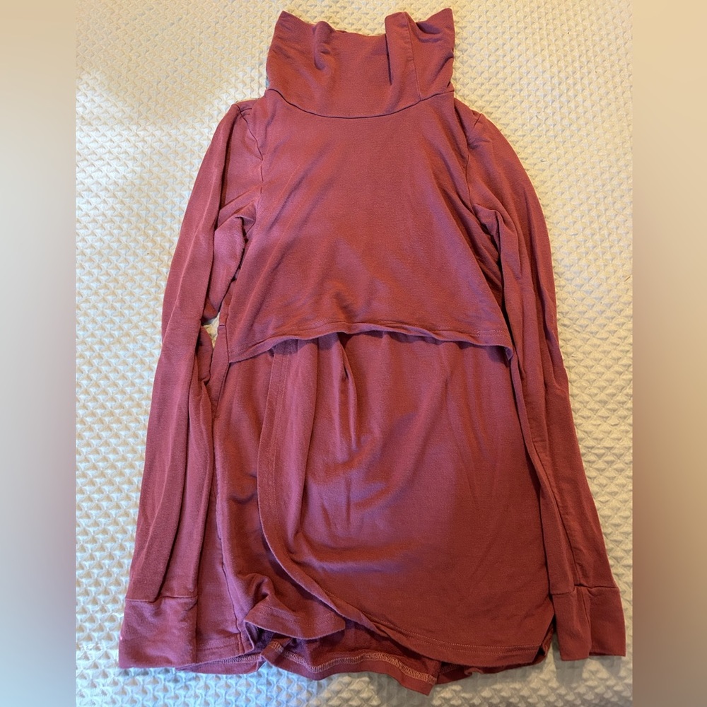 Latched Mama nursing pullover, size XS